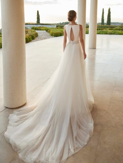 Tüllbrautkleid clean Schlüssellochausschnitt Prinzessin Schlüssellochausschnitt Rücken Viera Rosa Clará
