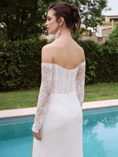 modernes enges Brfautkleid Fit n Flare Brautkleid aus französicher Spitze mit Glitzerapplikationen