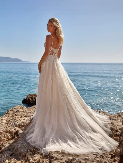 modernes Prinzessinnenbrautkleid mit Glitzertüll und transparenter Corsage florale Spitze 3D Applikationen