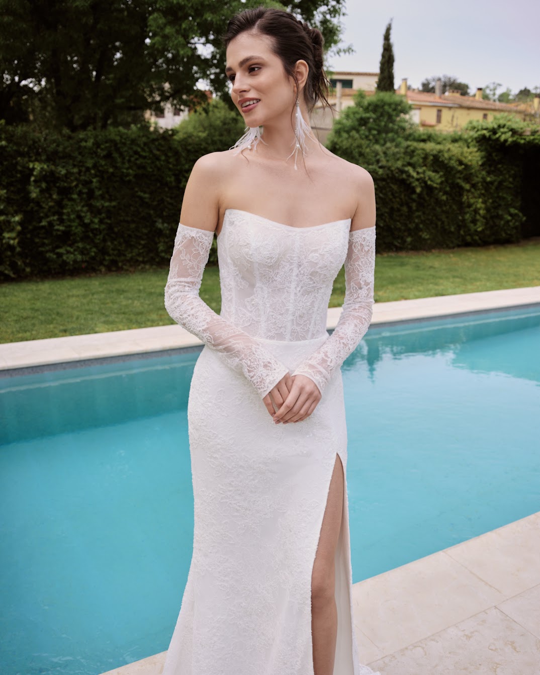 Fit n Flare Brautkleid Fit n Flare Brautkleid aus französicher Spitze mit abnehmbaren Ärmeln