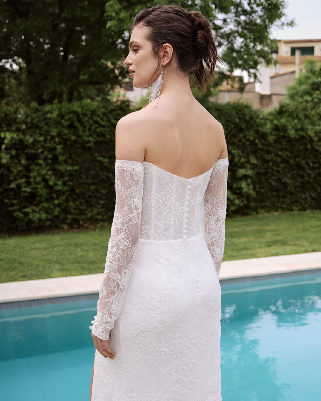 modernes enges Brfautkleid Fit n Flare Brautkleid aus französicher Spitze mit Glitzerapplikationen